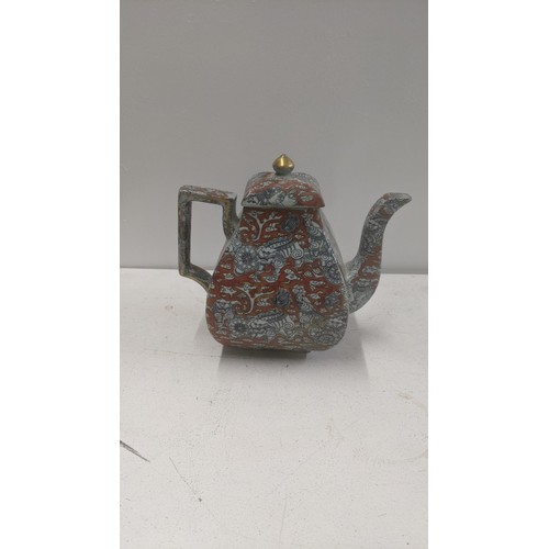 257 - Masons Ironstone to include Bandana pattern jugs circa 1840, china to include a pair of tureens on f... 