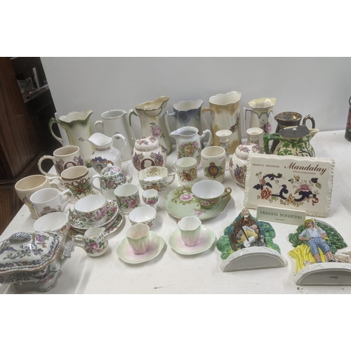 256 - A mixed lot of ceramics and collectables to include Masons Ironstone china, chamber pots commemorati... 