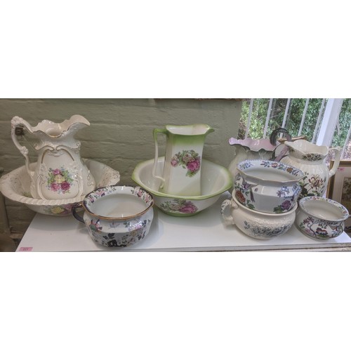 256 - A mixed lot of ceramics and collectables to include Masons Ironstone china, chamber pots commemorati... 