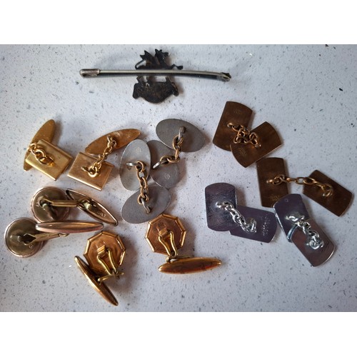 43 - A small quantity of vintage cufflinks, brooches and collectables to include a pair of rolled gold cu... 