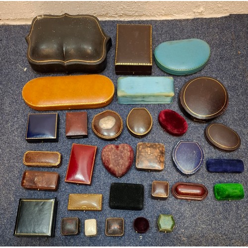 75 - A collection of 30 vintage leather and velvet empty boxes to house jewellery, silver and other items... 