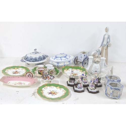 22 - A mixed lot of ceramics and collectables to include Lladro Nao 'Girl with Lamb' and a Lladro Tengra ... 