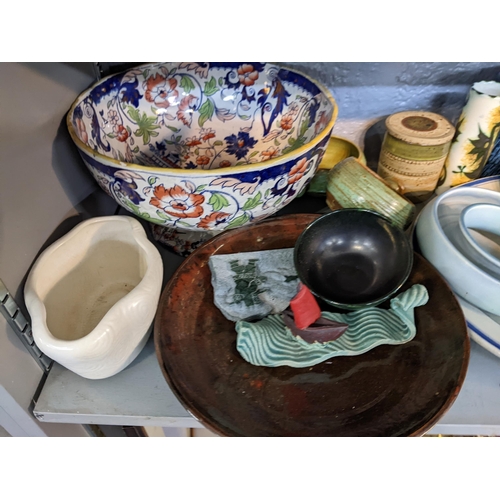 48 - A mixed lot of ceramics to include an Amhurst Japan ironside bowl on stand, a hand painted old Court... 