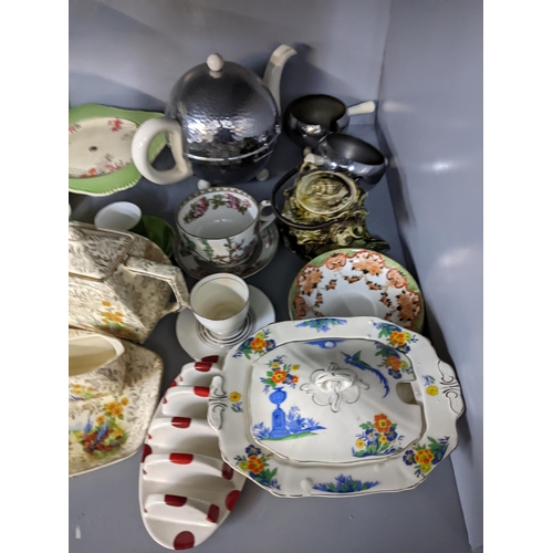 49 - A mixed lot of ceramics to include a Burleigh ware Evergreen ware cake stand, an Aynsley famile rose... 