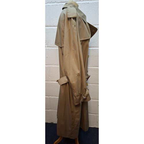 7 - Burberrys- A late 20th Century gents beige Kensington trench coat with bone effect buttons, double b... 