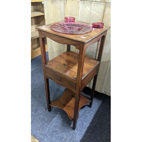 587 - A George III mahogany three tier wash stand with later cranberry glass bowl and cups inserted, 84cm ... 