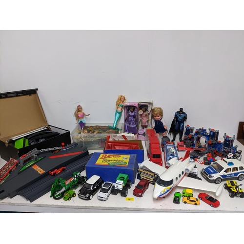 593 - A mixed selection of vintage toys to include Lego, box of Meccano and boxed Bayko converting set, ho... 