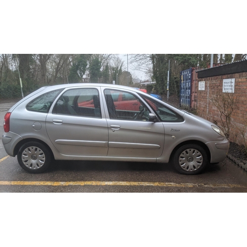 30A - A Citroen Xsara Picasso, automatic, MOT until 18/09/25, Log book present, mileage when catalogued 92... 