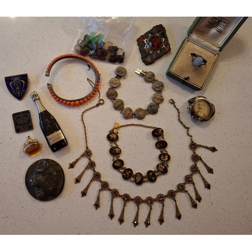 64 - Vintage costume jewellery and small collectables to include an Edwardian gold tone and amethyst colo... 