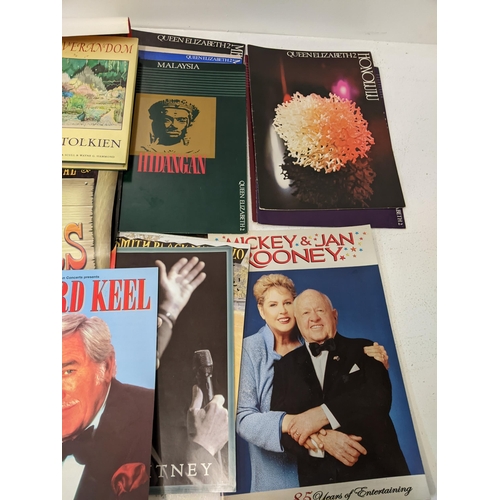 419 - A collection of theatrical related posters and programmes, some signed
Location: RWM
If there is no ... 