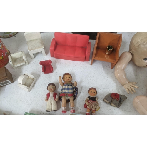 423 - Mixed collectables to include vintage dolls and doll house furniture, vintage tins and sewing boxes,... 