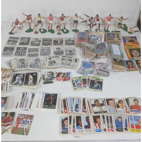 428 - A quantity of 1950/60's sporting cards, mainly football examples, football models and others
Locatio... 