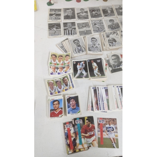 428 - A quantity of 1950/60's sporting cards, mainly football examples, football models and others
Locatio... 