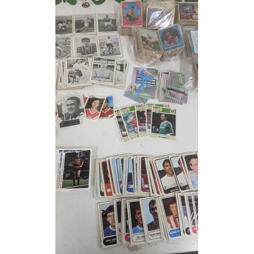 428 - A quantity of 1950/60's sporting cards, mainly football examples, football models and others
Locatio... 