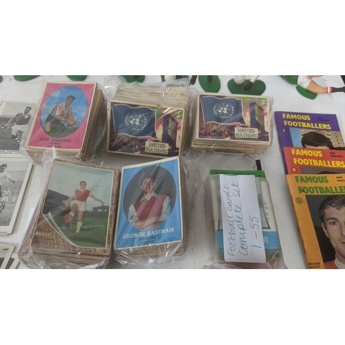 428 - A quantity of 1950/60's sporting cards, mainly football examples, football models and others
Locatio... 