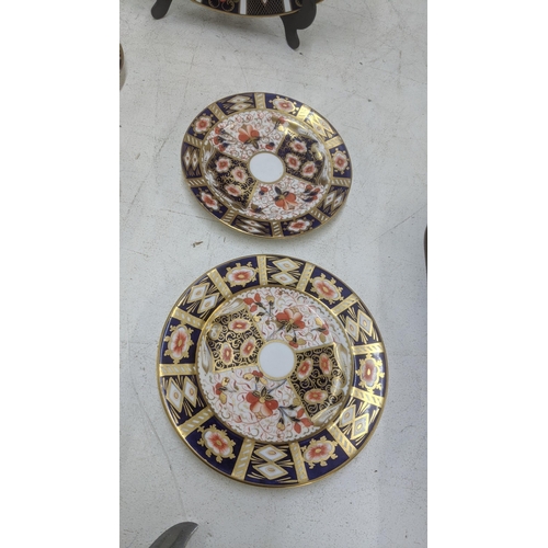 569 - Mixed ceramics to include Royal Crown Derby old Imari dinner plate/cabinet plate, traditional Imari ... 