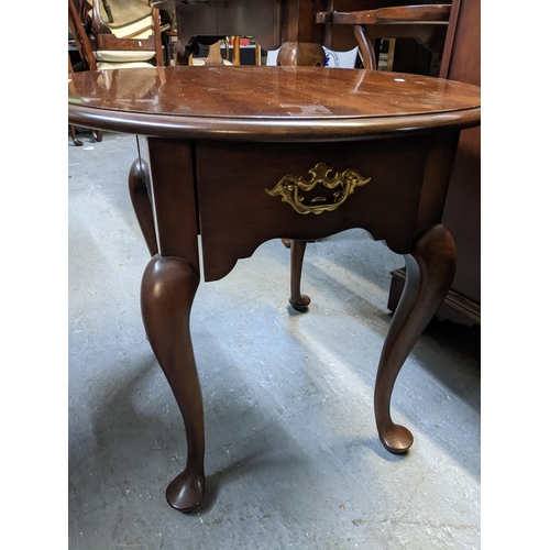 555 - A pair of contemporary mahogany lamp tables, oval tops with moulded edge, single frieze drawer on ca... 