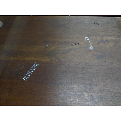 556 - A late 20th century Old Towne mahogany extending dining table with two extending leaves on cabriole ... 