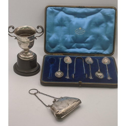 65 - Silver items to include a George V silver purse hallmarked Chester 1920 having engine turned decorat... 