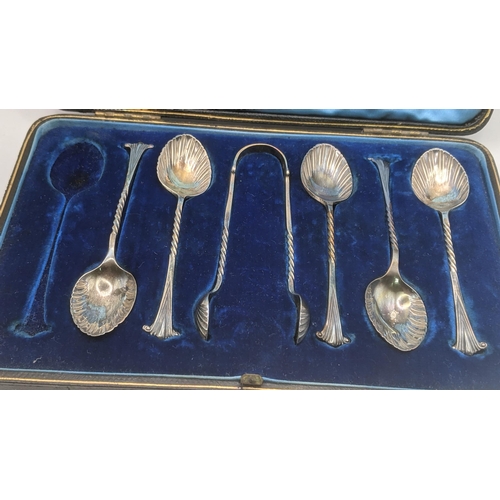 65 - Silver items to include a George V silver purse hallmarked Chester 1920 having engine turned decorat... 