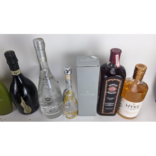 271 - A selection of alcohol to include Bombay Bramble gin, Hyke gin, Pistacchio Bottega, Edwards vodka an... 