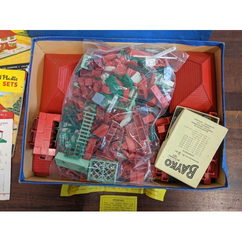 20 - An original plastic Bayko building set (number 2) with building instructions and original leaflets, ... 