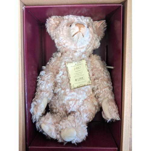 22 - A Steiff “British Collectors” limited edition of 3000 pieces 1997 Teddy Bear Rose 38, in original bo... 