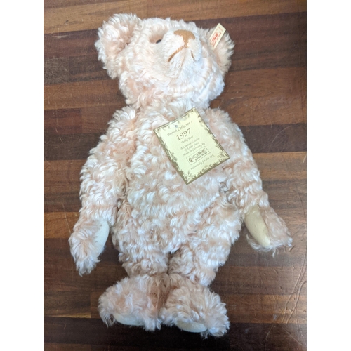 22 - A Steiff “British Collectors” limited edition of 3000 pieces 1997 Teddy Bear Rose 38, in original bo... 