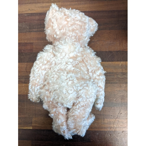 22 - A Steiff “British Collectors” limited edition of 3000 pieces 1997 Teddy Bear Rose 38, in original bo... 