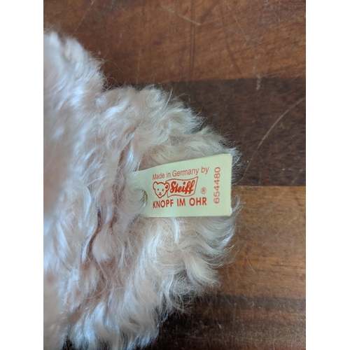 22 - A Steiff “British Collectors” limited edition of 3000 pieces 1997 Teddy Bear Rose 38, in original bo... 