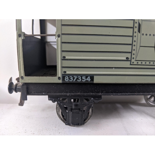 36 - A Bassett – Lowke brake van, along with a Bassett – Lowke passenger carriage and a selection of loos... 