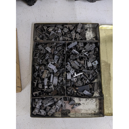 36 - A Bassett – Lowke brake van, along with a Bassett – Lowke passenger carriage and a selection of loos... 