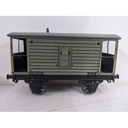 36 - A Bassett – Lowke brake van, along with a Bassett – Lowke passenger carriage and a selection of loos... 