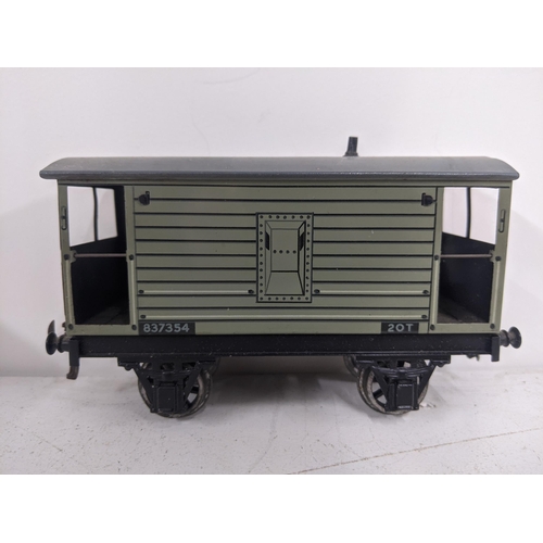 36 - A Bassett – Lowke brake van, along with a Bassett – Lowke passenger carriage and a selection of loos... 