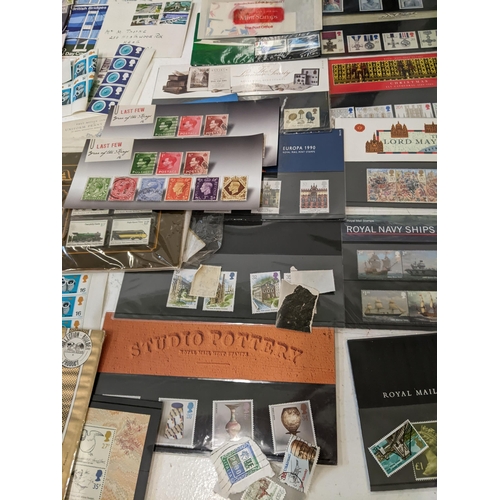 18 - A mixed lot of collectables to include mostly stamps to include First Day covers and others, a small... 