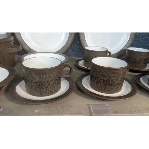 44 - A Hornsea Palatine pottery part tea/dinner service to include a tureen, dinner plates and side plate... 