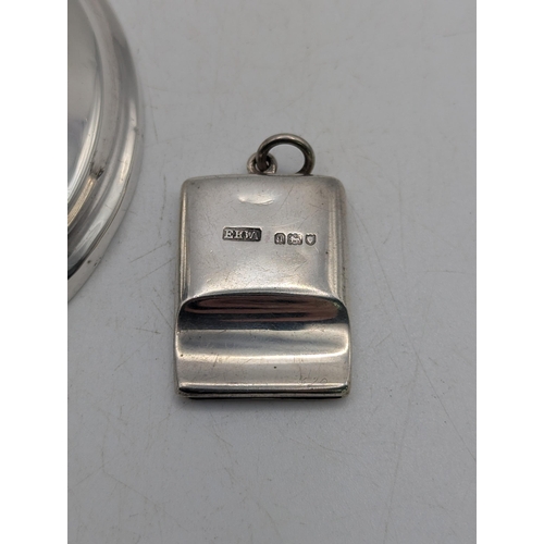 117 - A silver Capstan inkwell and whistle, hallmarked London 1911
Location: BRR
If there is no condition ... 