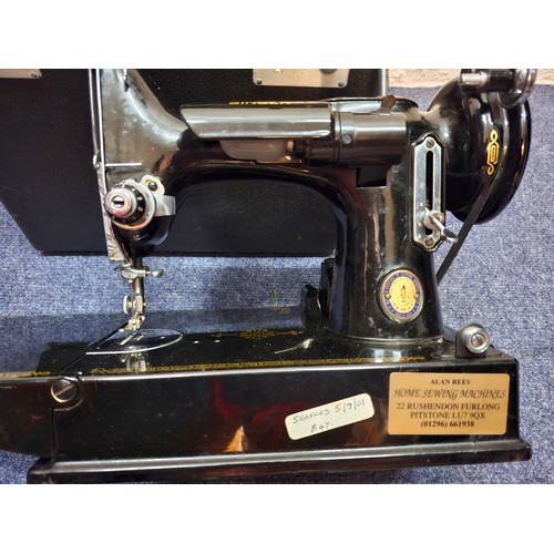 37 - A 1951 Singer 221K electric featherweight sewing machine in original fitted case with accessories an... 