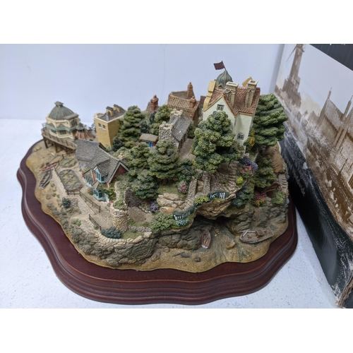 A Lilliput Lane model L2320 Beside The Seaside limited edition no