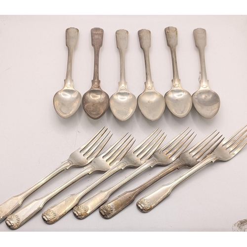 A group of fiddle thread and shell pattern silver colour cutlery, total weight 885.7g
Location:A1B
If there is no condition report, please request.