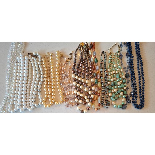 36 - Mixed vintage bead necklaces to include coloured stone, simulated pearl and an Aurora Borealis examp... 