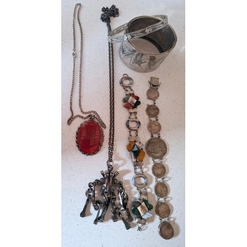 3 - A quantity of vintage costume jewellery to include a white metal and oval carnelian pendant, a gate ... 