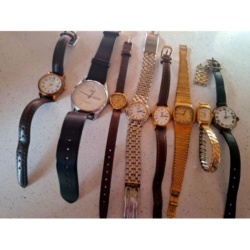 42 - A group of 20th Century watches A/F to include a Tissot gold tone ladies watch, an early 20th Centur... 