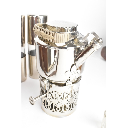 179 - An early 20th century Drew & Sons Picadilly Circus 'En Route' picnic set,  in a brown leather travel... 