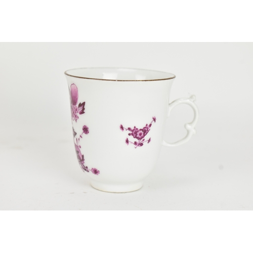 183 - An 18th century Meissen porcelain tea bowl and covered sugar bowl, decorated in puce with kakiemon f... 