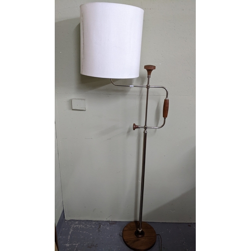 75 - A mid 20th century David Linley telescopic and adjustable 'Brace' floor lamp, chrome and walnut, wit... 
