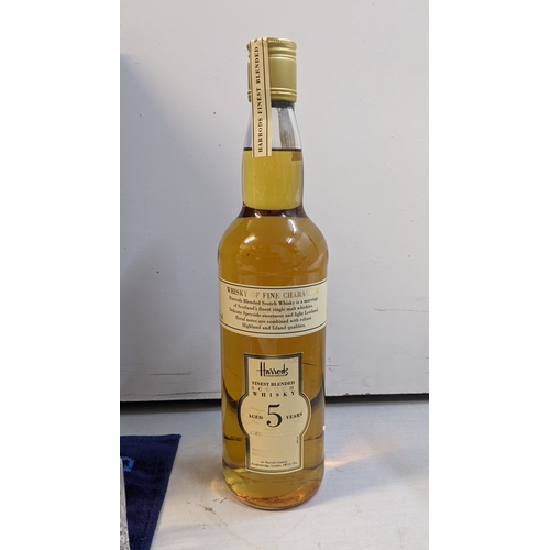 229 - A Harrods luxury gift set, comprising a bottle of Harrods Finest Blended Whisky aged 5 years (sealed... 