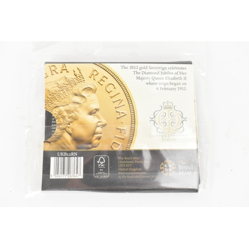 22 - United Kingdom - Elizabeth II (1952-2022), 2012 Gold Sovereign, in sealed blister pack with outer ca... 