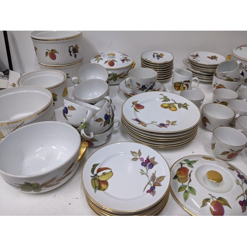 A Royal Worcester Evesham pattern tea set, dinner service and coffee ...