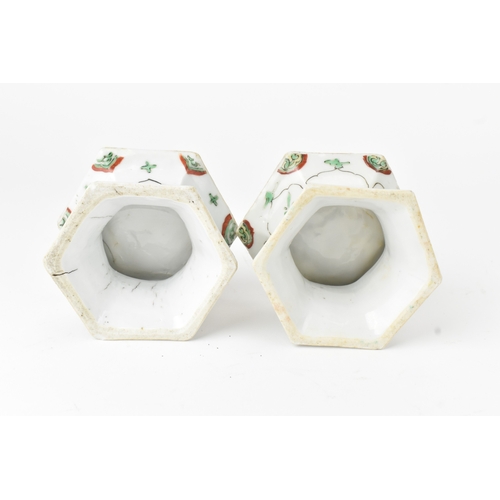 6 - A pair of Chinese famille verte hexagonal salts, Kangxi period (1662–1722), each decorated in enamel... 